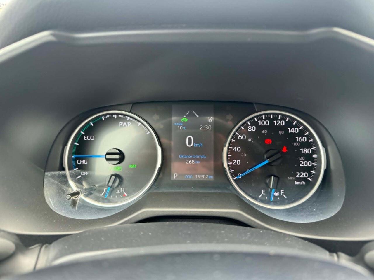 2020 Toyota RAV4 HYBRID XLE   LOW KMS   HEATED SEATS & STEERING WHE Photo