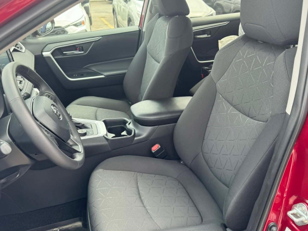 2020 Toyota RAV4 HYBRID XLE   LOW KMS   HEATED SEATS & STEERING WHE Photo