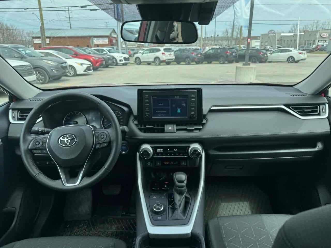 2020 Toyota RAV4 HYBRID XLE   LOW KMS   HEATED SEATS & STEERING WHE Photo