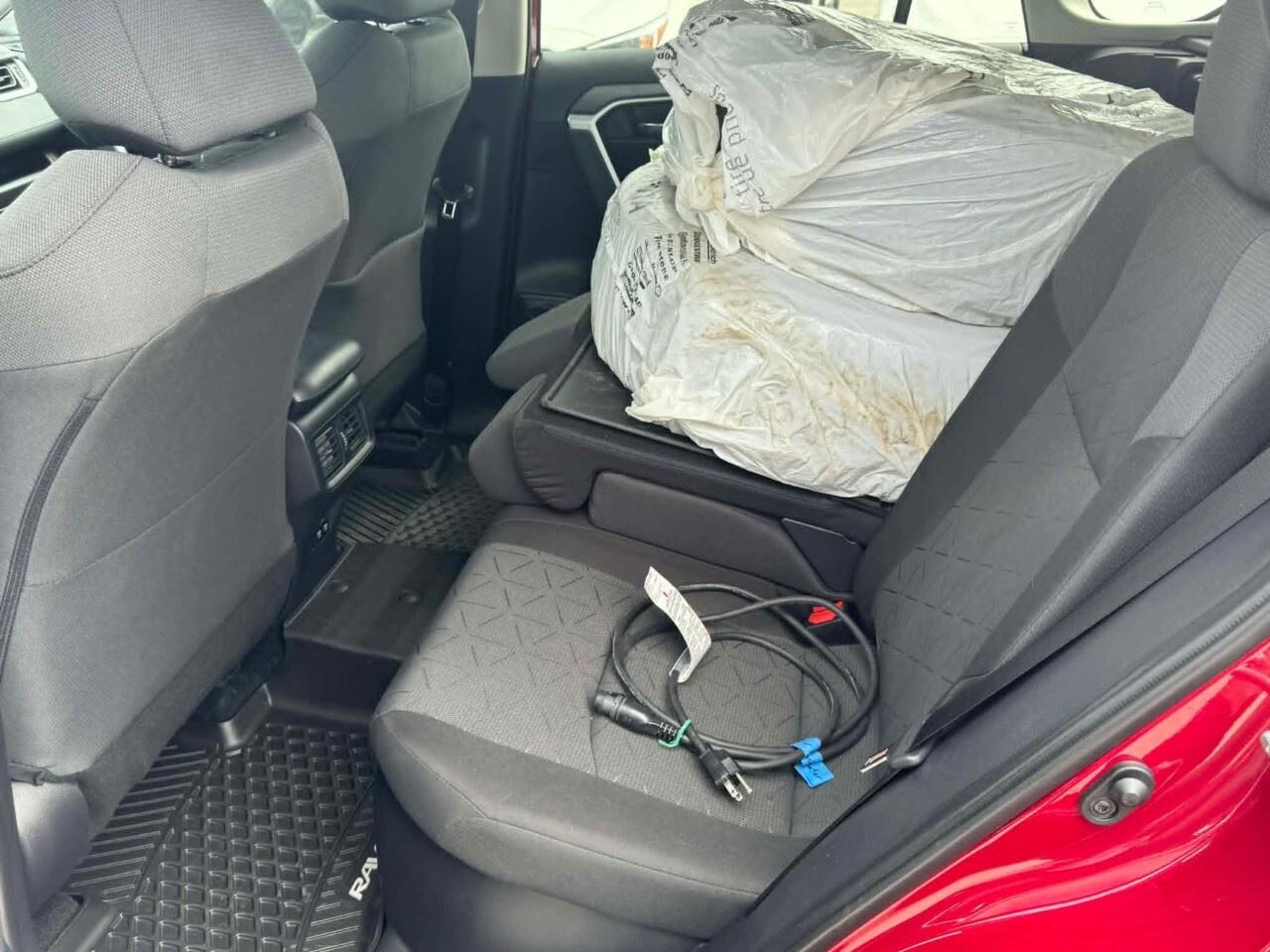 2020 Toyota RAV4 HYBRID XLE   LOW KMS   HEATED SEATS & STEERING WHE Photo
