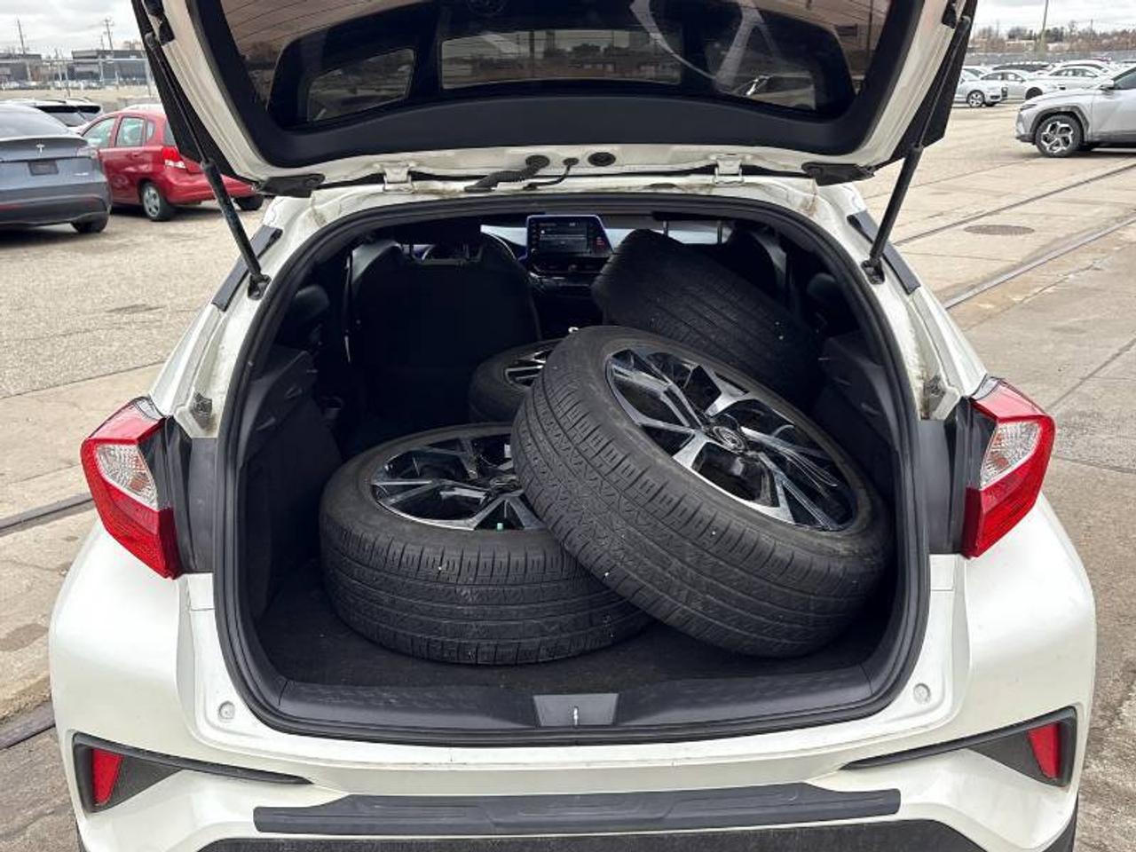 2021 Toyota C-HR No Accidents l XLE Premium l FWD l 2.0L l 4Cyl l Photo