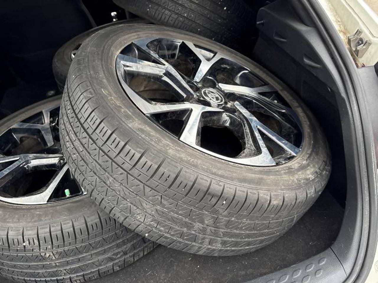 2021 Toyota C-HR No Accidents l XLE Premium l FWD l 2.0L l 4Cyl l Photo