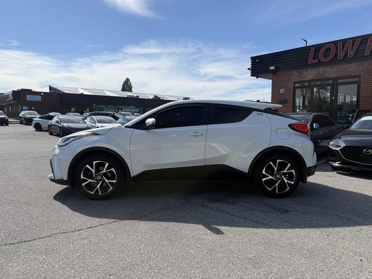 2021 Toyota C-HR No Accidents l XLE Premium l FWD l 2 Wheel Sets Photo