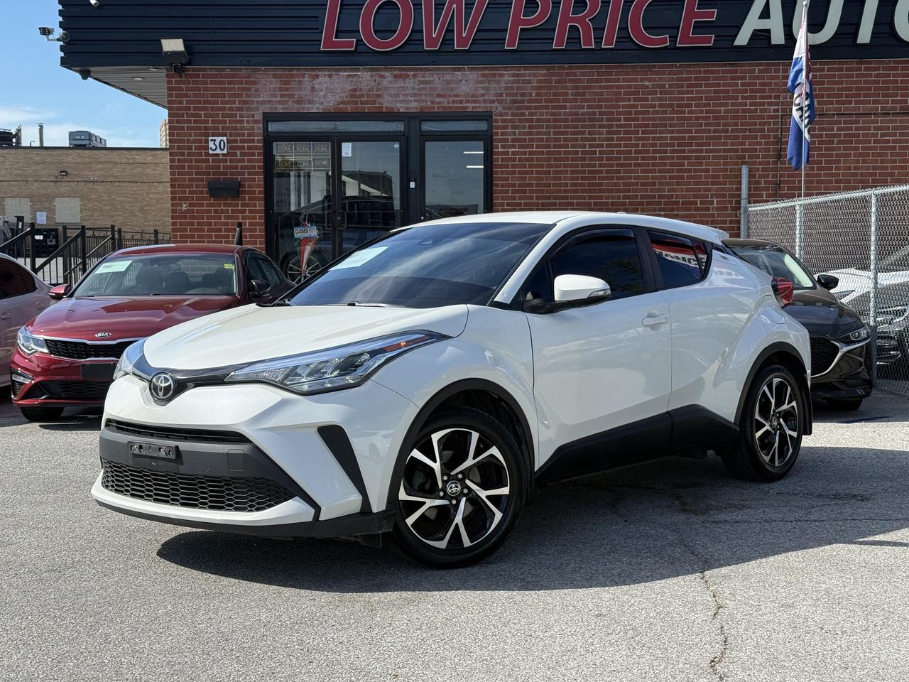 2021 Toyota C-HR No Accidents l XLE Premium l FWD l 2 Wheel Sets Photo