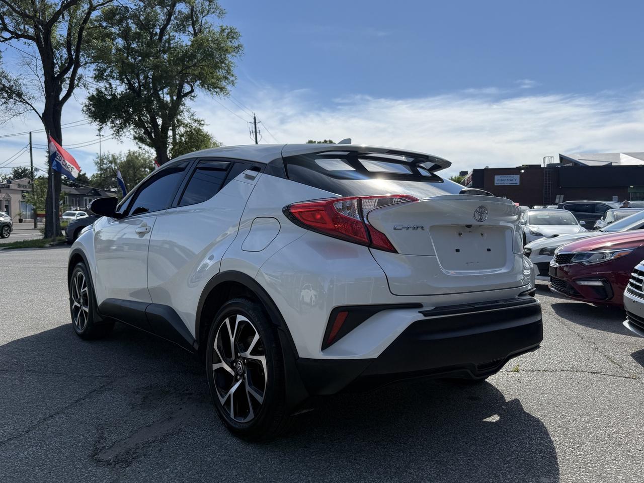 2021 Toyota C-HR No Accidents l XLE Premium l FWD l 2 Wheel Sets Photo