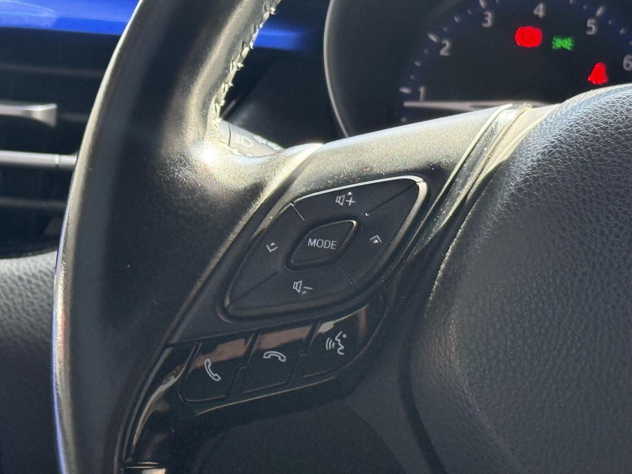 2021 Toyota C-HR No Accidents l XLE Premium l FWD l 2 Wheel Sets Photo