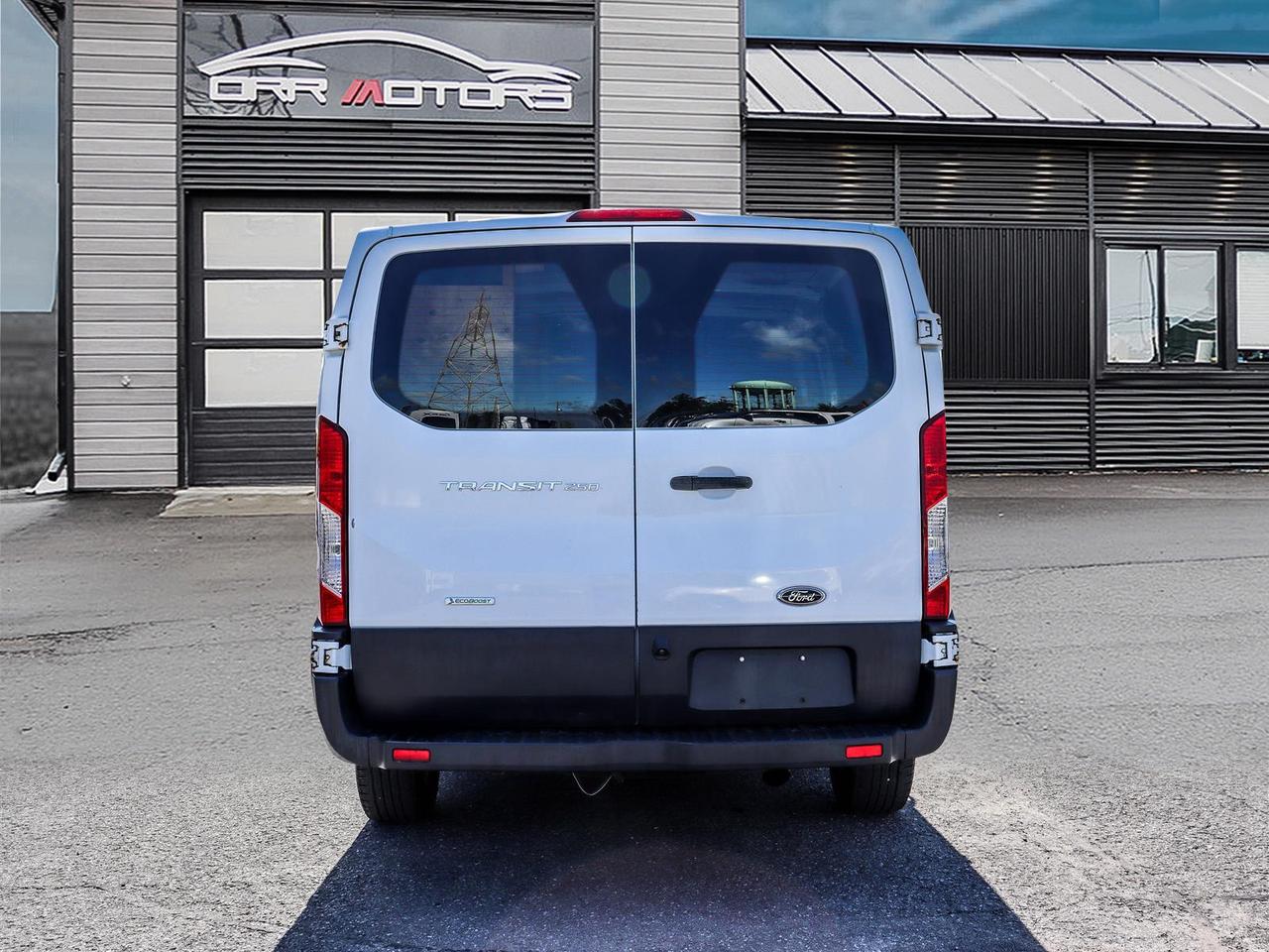2017 Ford Transit-250 T-250 130" Low Rf Photo
