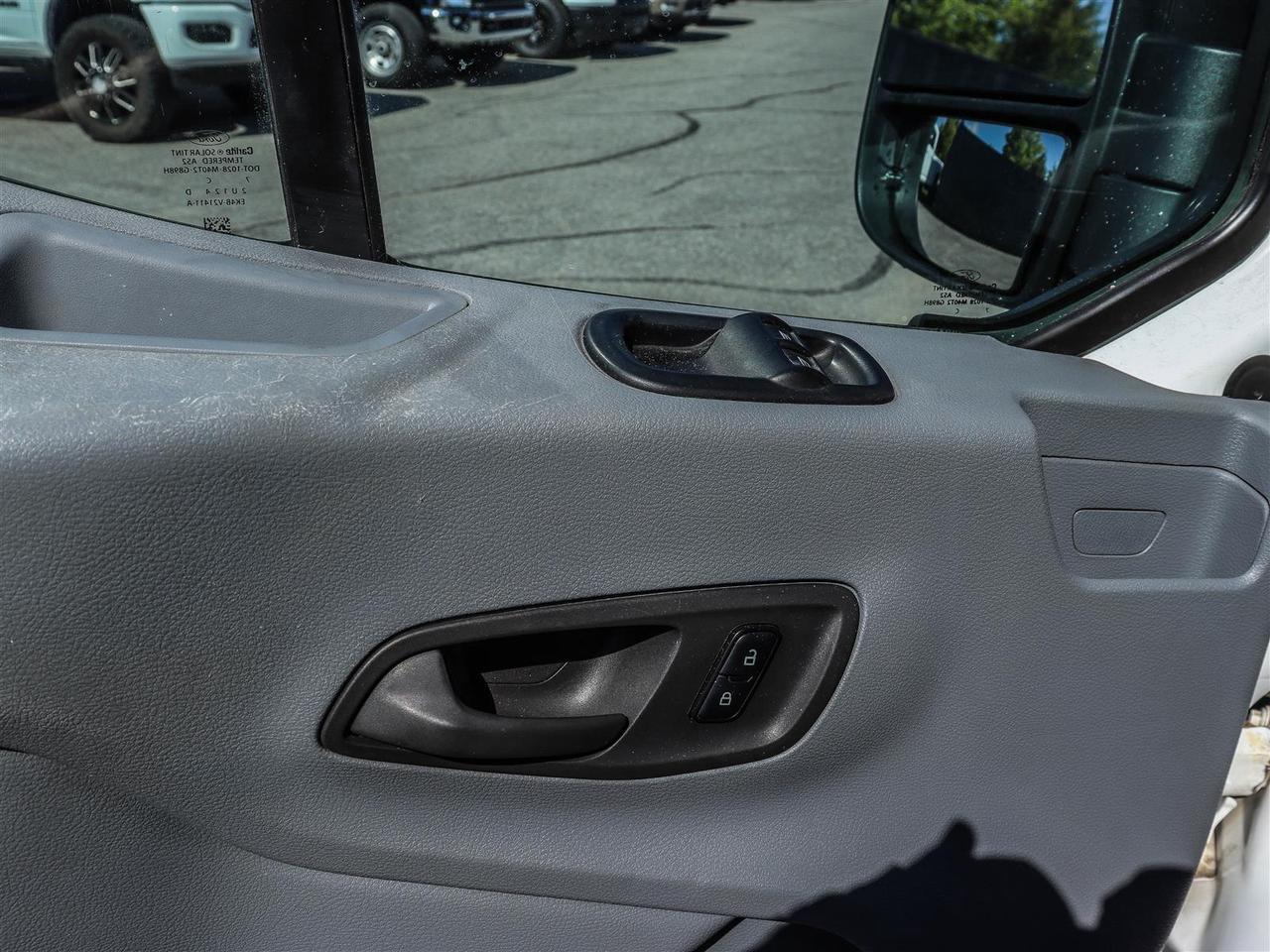 2017 Ford Transit-250 T-250 130" Low Rf Photo