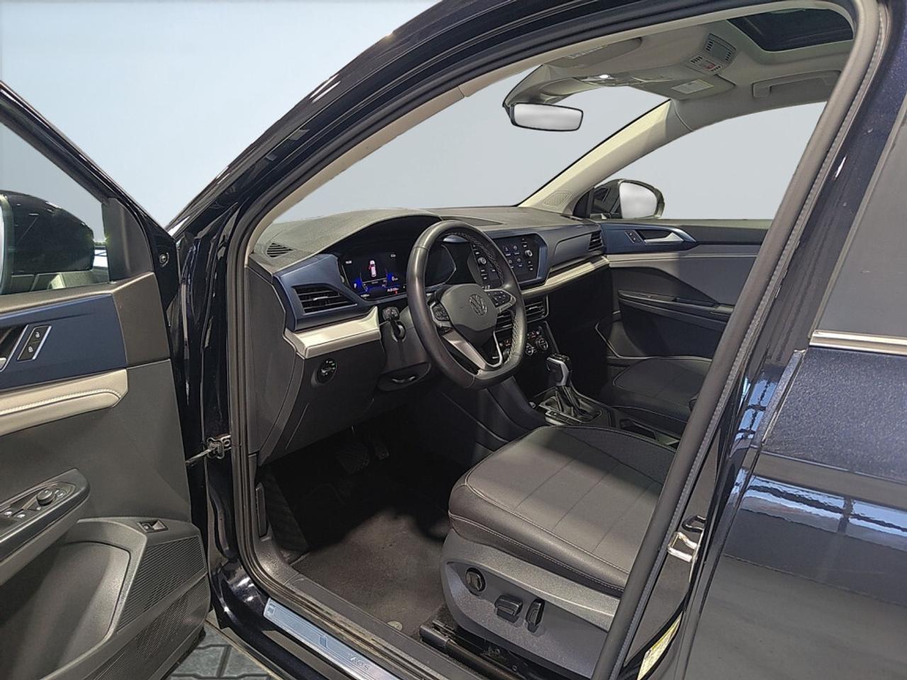 2024 Volkswagen Taos Comfortline / Clean Carfax / Sunroof / Heated Seat Photo