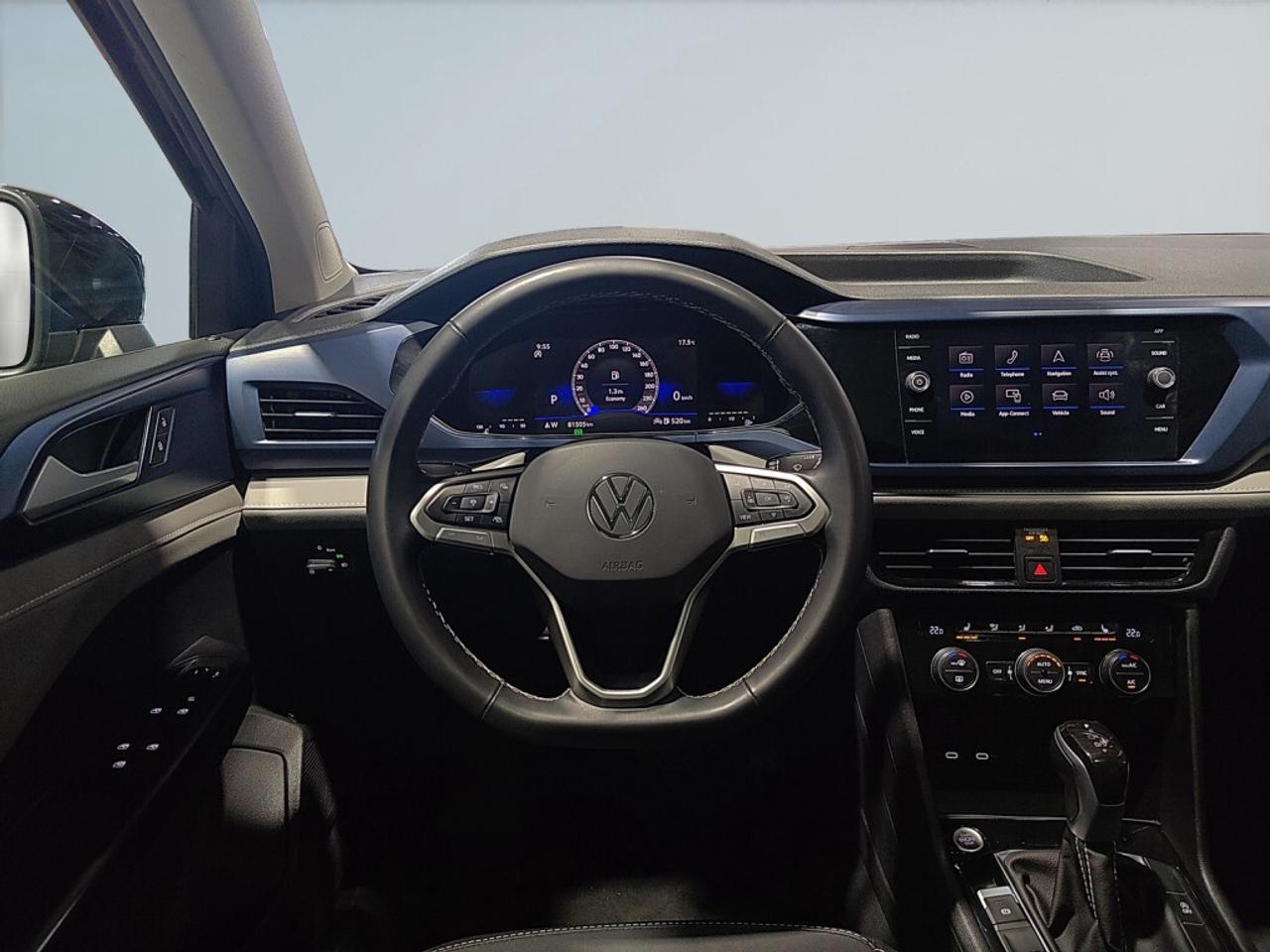 2024 Volkswagen Taos Comfortline / Clean Carfax / Sunroof / Heated Seat Photo