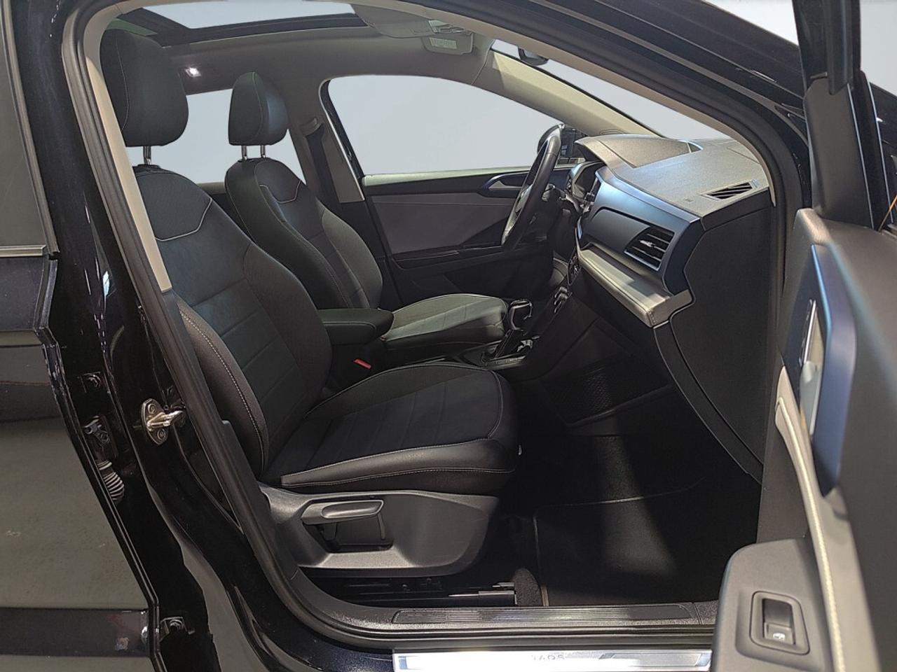2024 Volkswagen Taos Comfortline / Clean Carfax / Sunroof / Heated Seat Photo