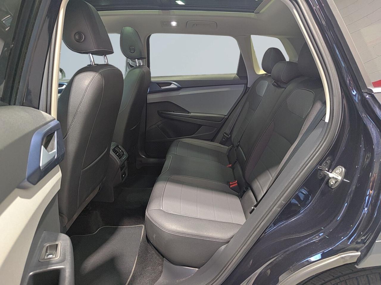2024 Volkswagen Taos Comfortline / Clean Carfax / Sunroof / Heated Seat Photo