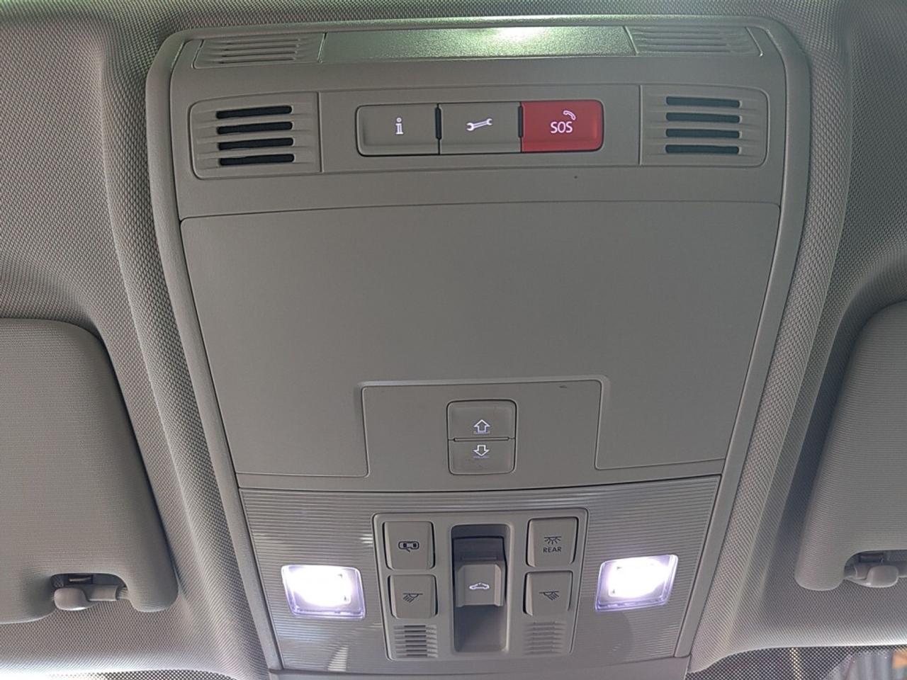2024 Volkswagen Taos Comfortline / Clean Carfax / Sunroof / Heated Seat Photo