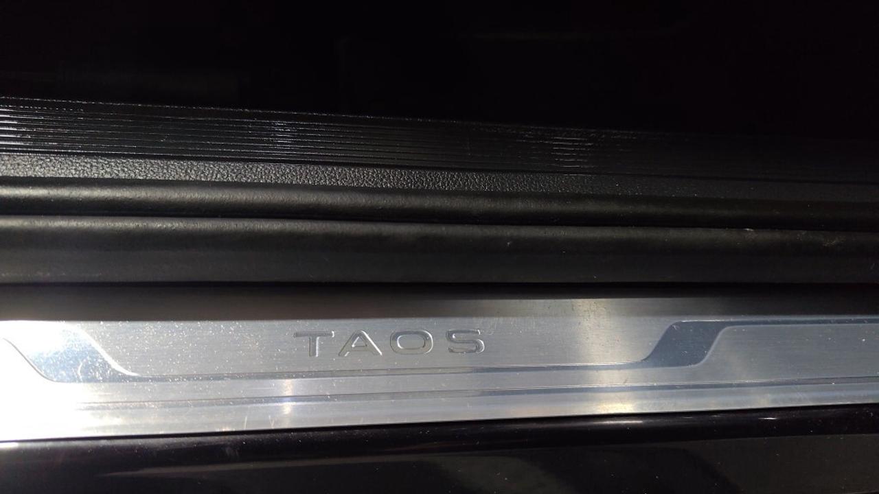 2024 Volkswagen Taos Comfortline / Clean Carfax / Sunroof / Heated Seat Photo