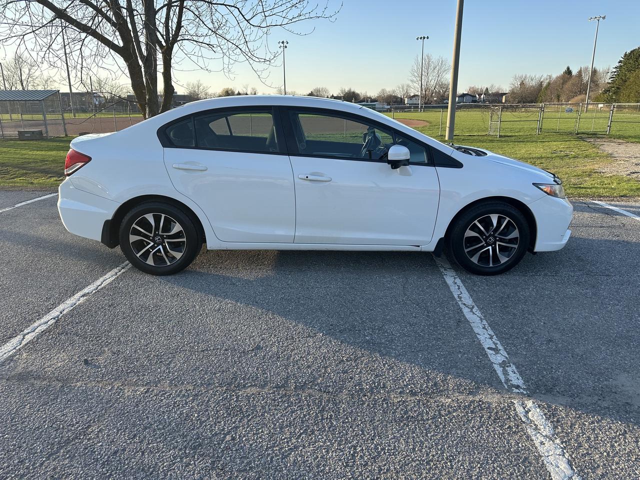 2015 Honda Civic Sedan EX MANUAL TRANS SUNROOF BACK UP CAMERA Photo