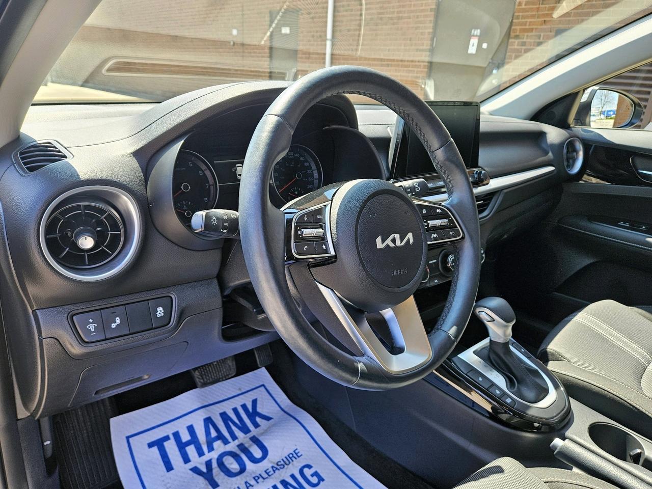 2024 Kia Forte5 EX IVT Photo