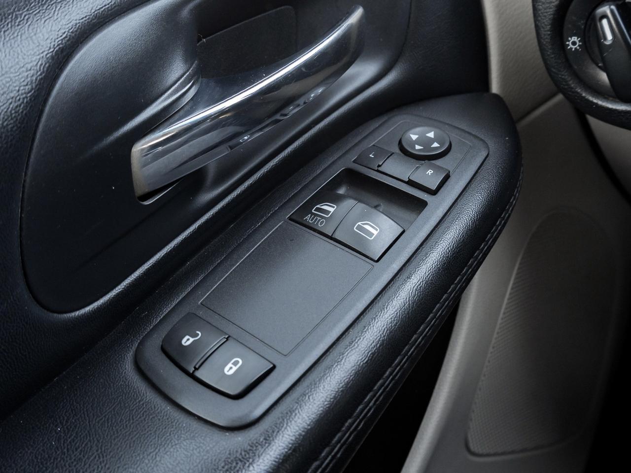 2016 Dodge Grand Caravan CANADA VALUE PACKAGE Photo