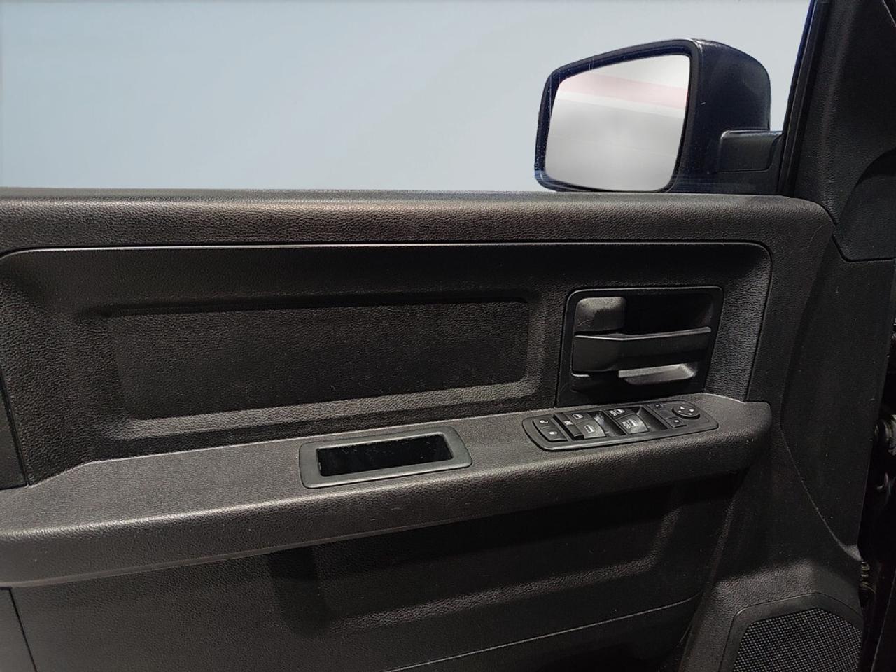 2017 RAM 1500 Blackout Express   One Owner   No Accidents   Runn Photo