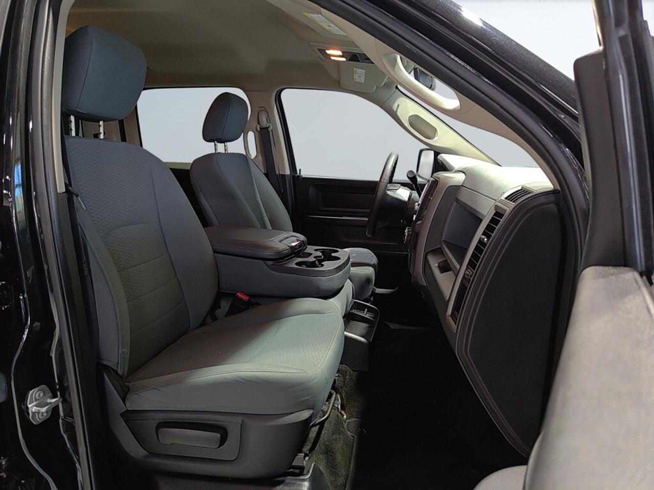 2017 RAM 1500 Blackout Express   One Owner   No Accidents   Runn Photo