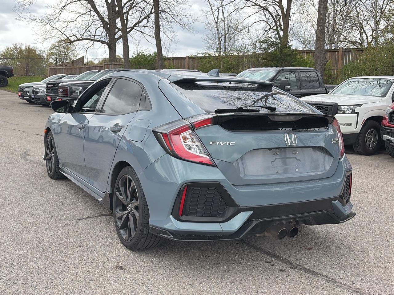 2018 Honda Civic Hatchback SPORT TOURING, REMOTE START, SUNROOF, LEATHER! Photo3