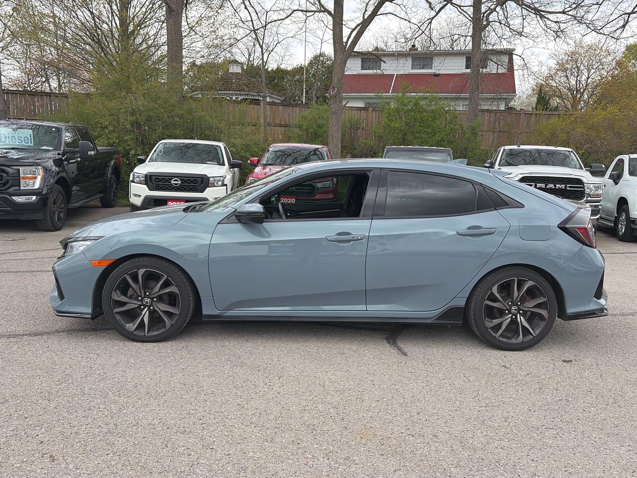 2018 Honda Civic Hatchback SPORT TOURING, REMOTE START, SUNROOF, LEATHER! Photo