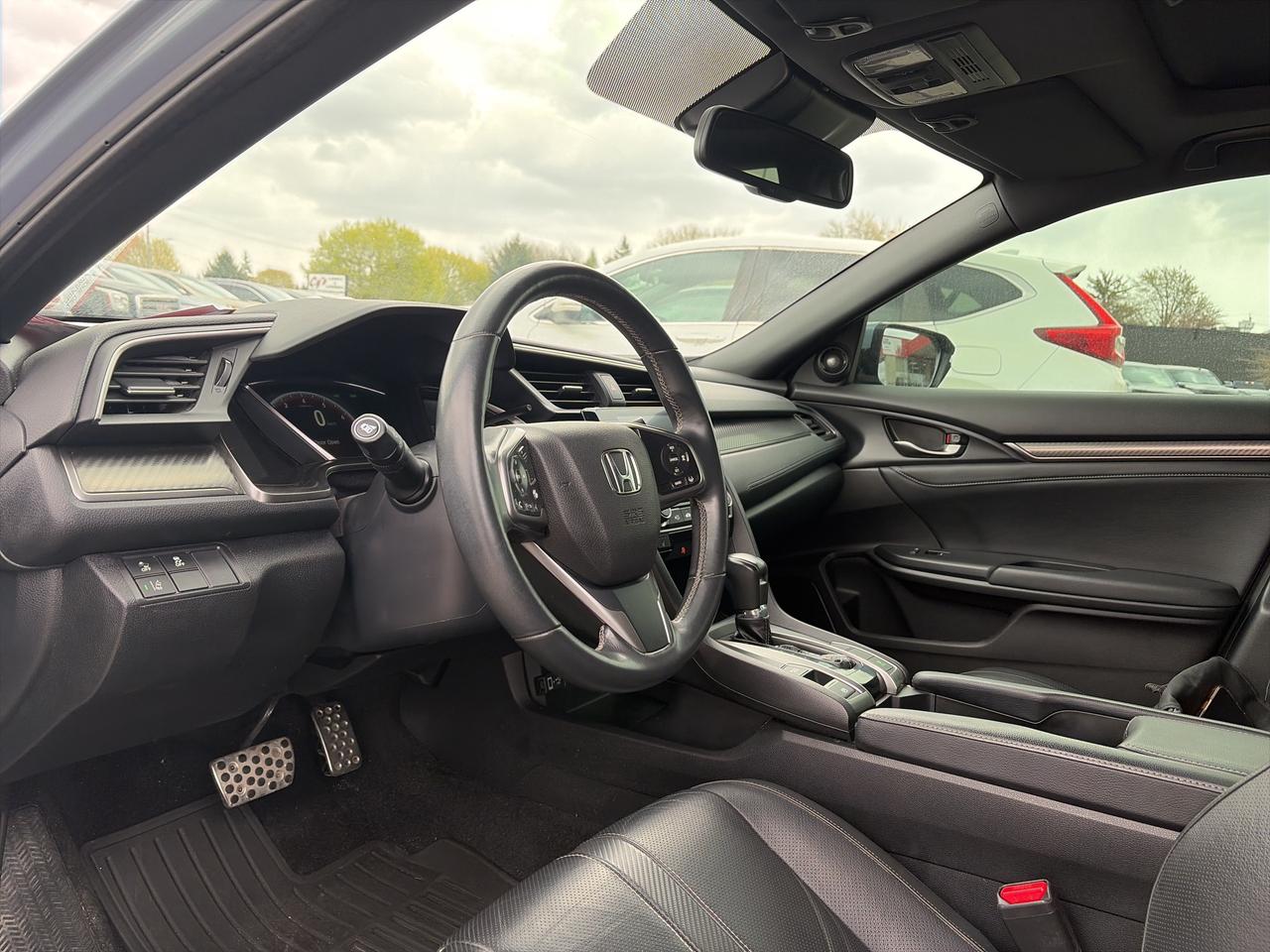 2018 Honda Civic Hatchback SPORT TOURING, REMOTE START, SUNROOF, LEATHER! Photo