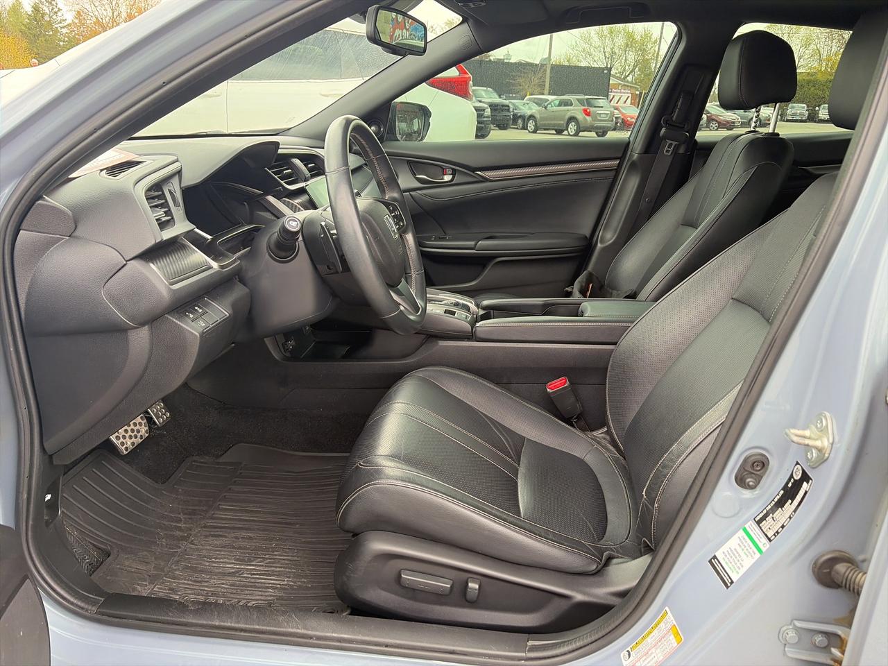 2018 Honda Civic Hatchback SPORT TOURING, REMOTE START, SUNROOF, LEATHER! Photo