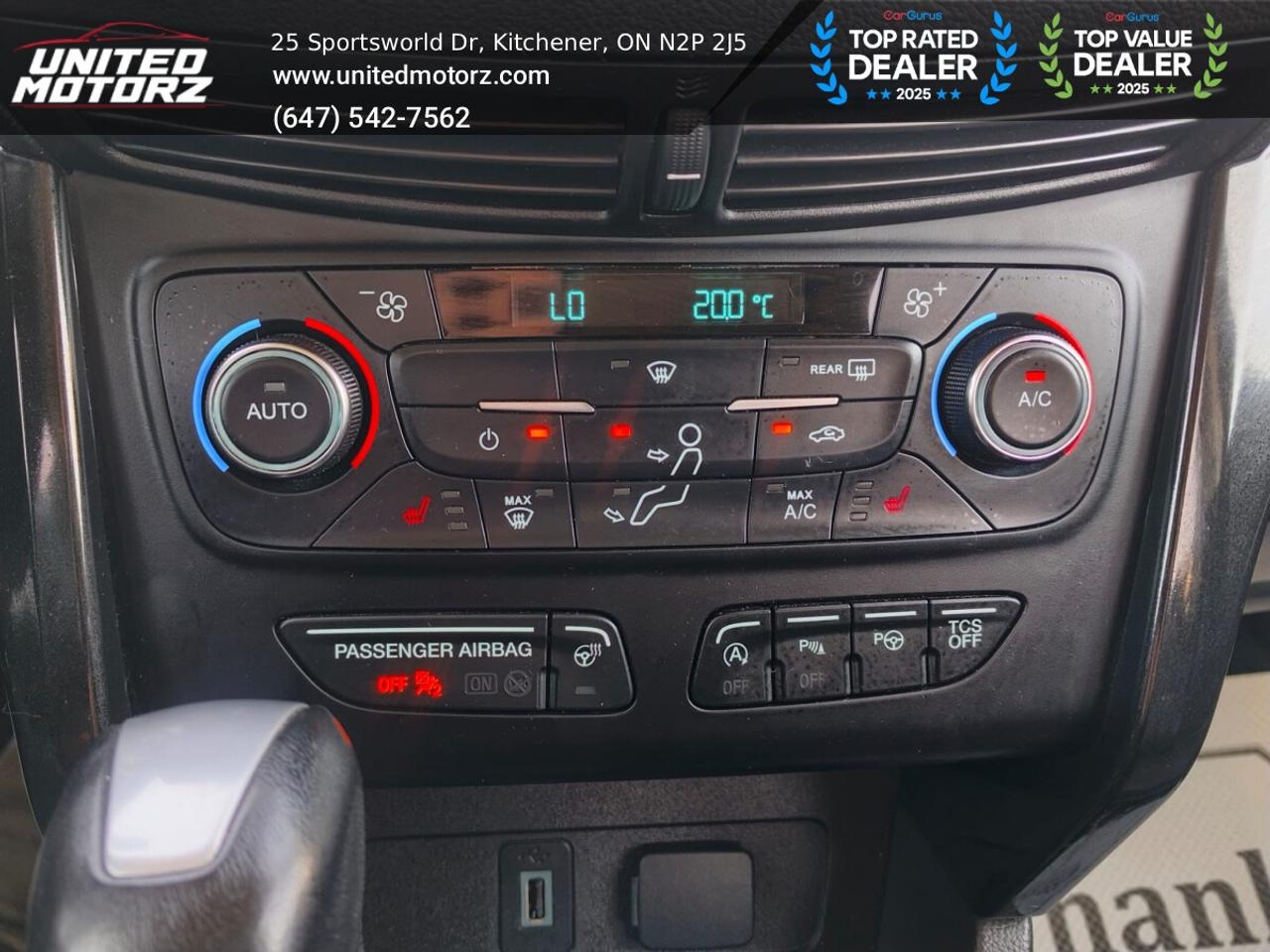 2017 Ford Escape Titanium~SAFETY CERTIFIED~ONE OWNER~Low Km's~17 Se Photo