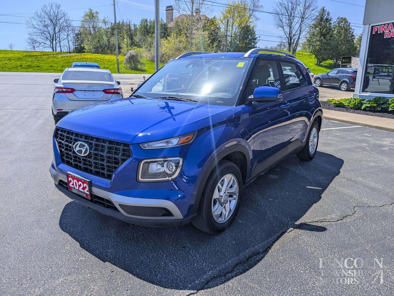 2022 Hyundai Venue Preferred- CLEAN CARFAX, RMT START, LOW KM & MORE! Photo3