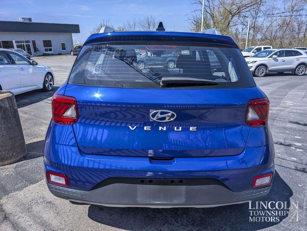 2022 Hyundai Venue Preferred- CLEAN CARFAX, RMT START, LOW KM & MORE! Photo