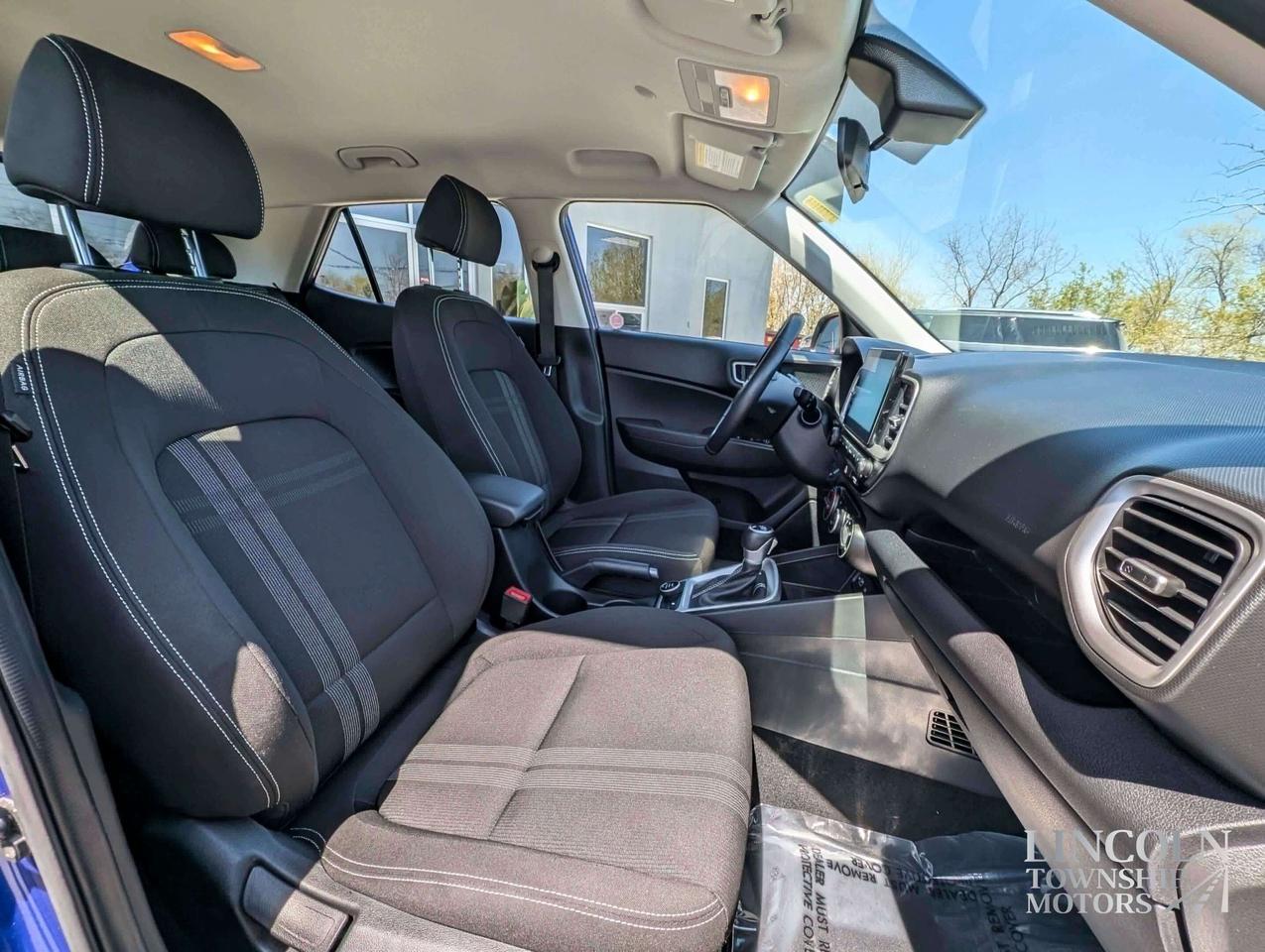 2022 Hyundai Venue Preferred- CLEAN CARFAX, RMT START, LOW KM & MORE! Photo