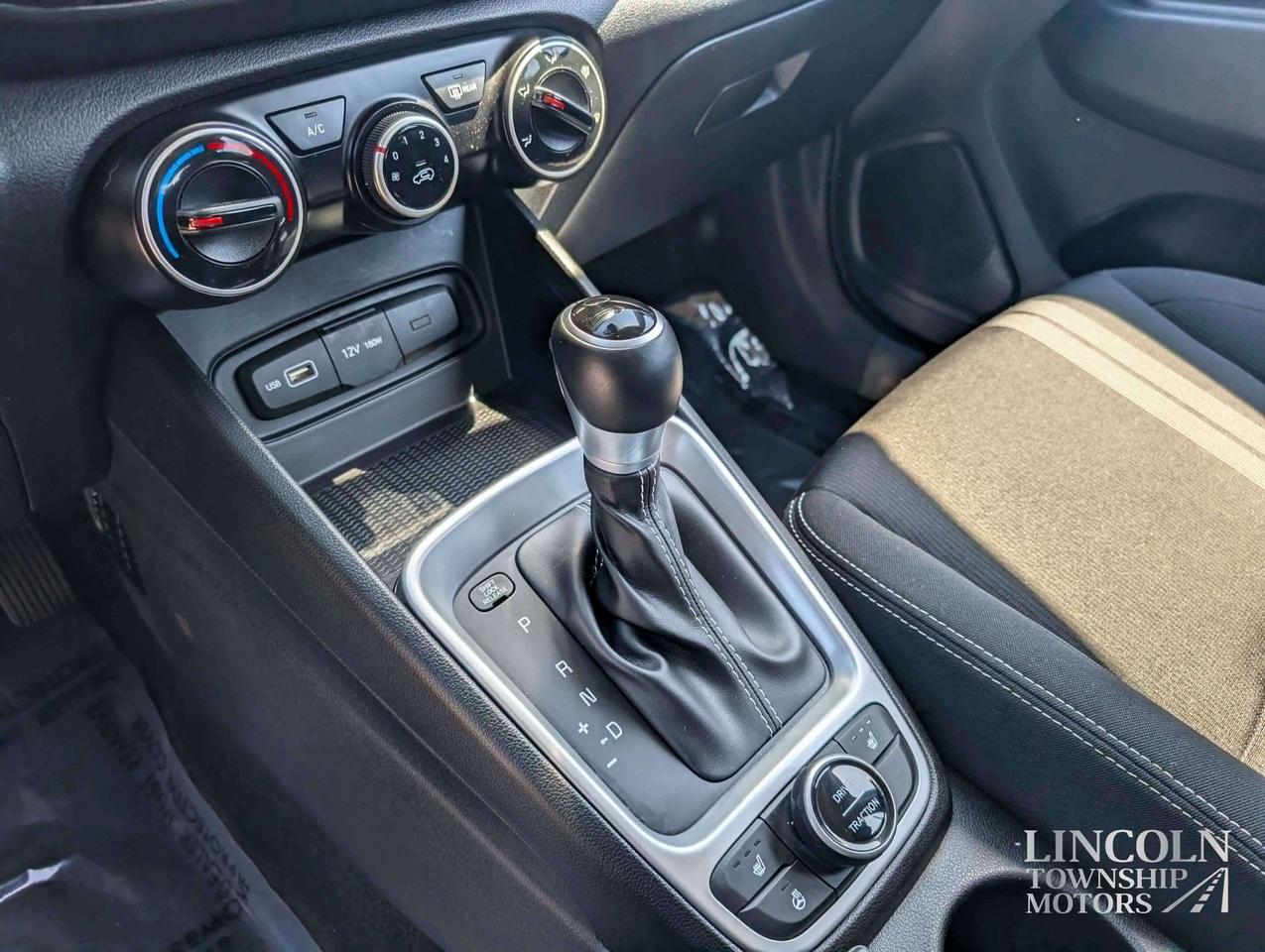 2022 Hyundai Venue Preferred- CLEAN CARFAX, RMT START, LOW KM & MORE! Photo