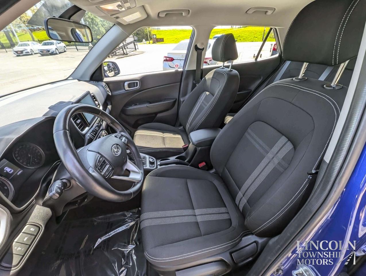 2022 Hyundai Venue Preferred- CLEAN CARFAX, RMT START, LOW KM & MORE! Photo