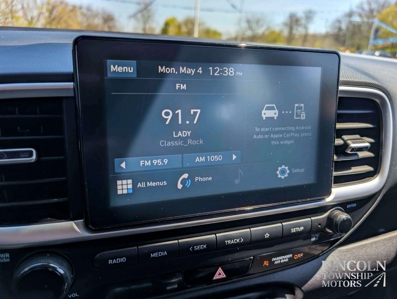 2022 Hyundai Venue Preferred- CLEAN CARFAX, RMT START, LOW KM & MORE! Photo
