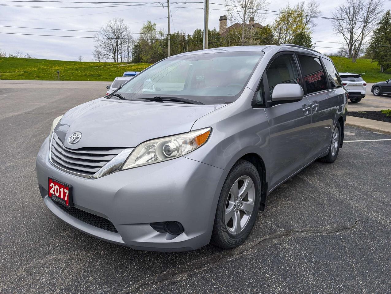 2017 Toyota Sienna 7 PASSENGER Photo