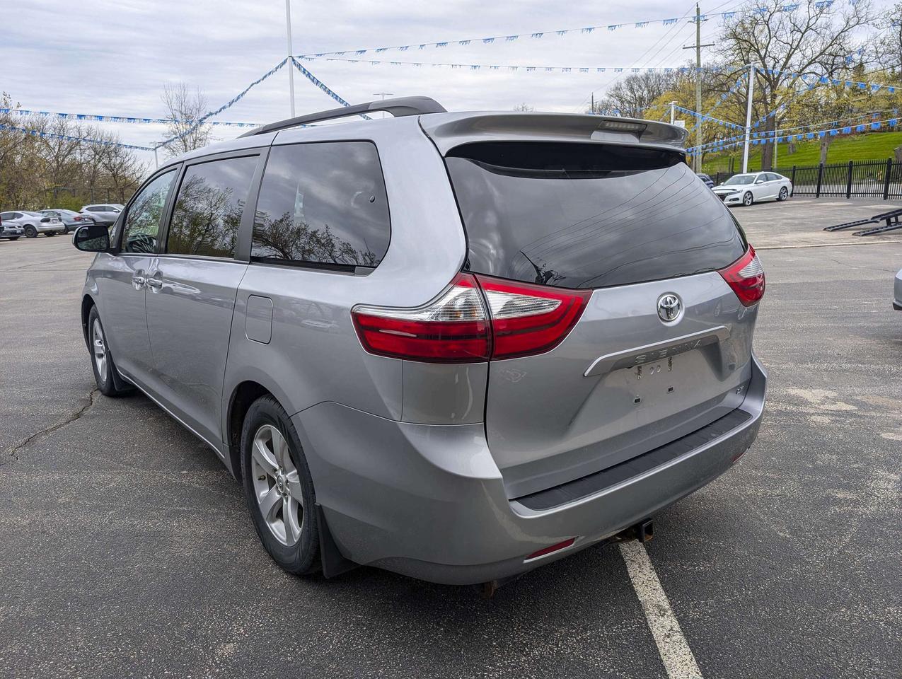 2017 Toyota Sienna 7 PASSENGER Photo