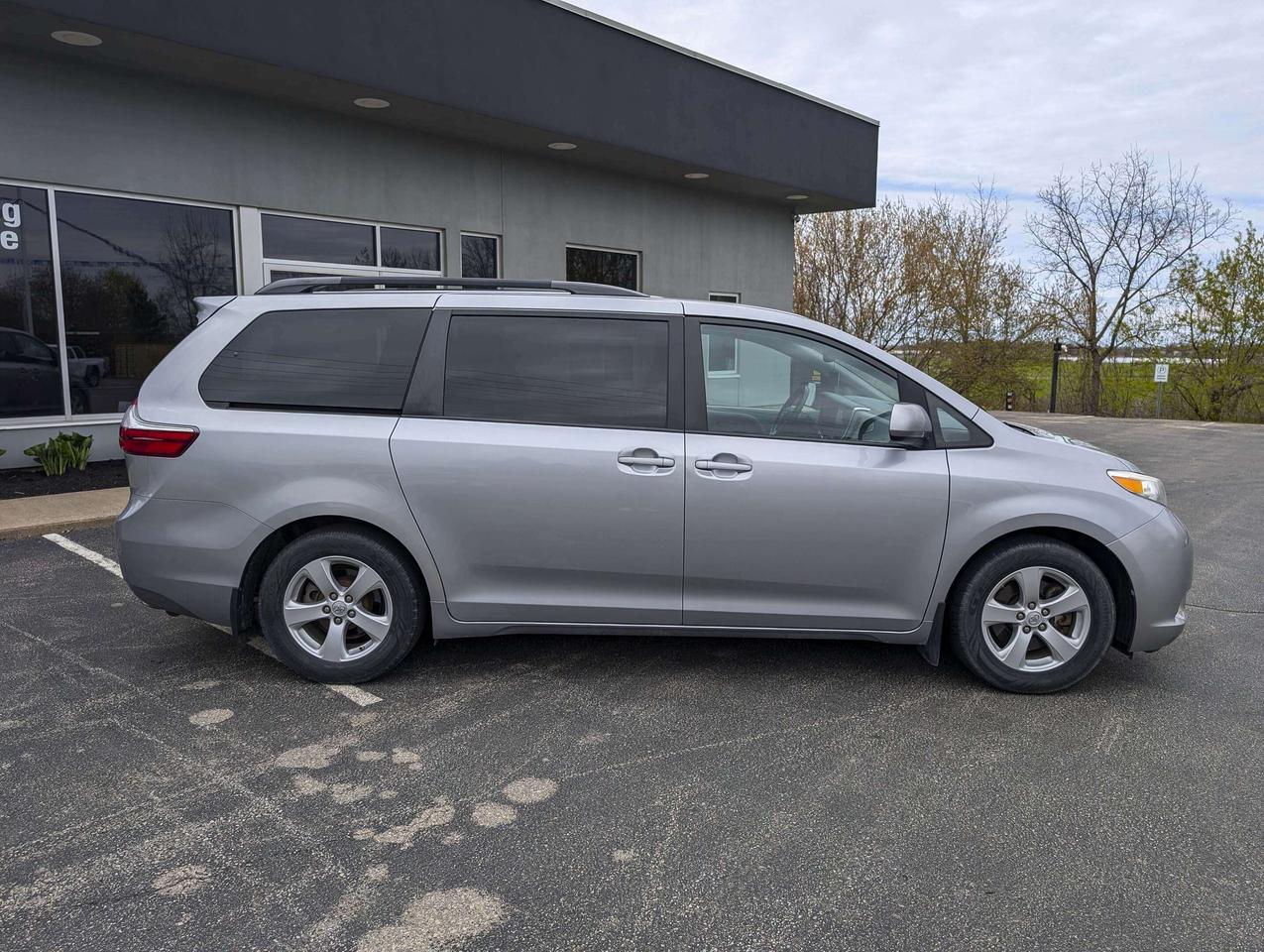 2017 Toyota Sienna 7 PASSENGER Photo