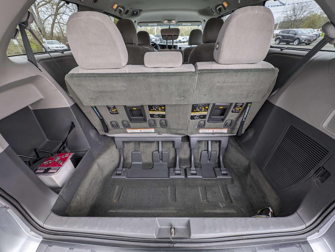 2017 Toyota Sienna 7 PASSENGER Photo
