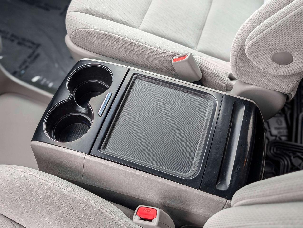 2017 Toyota Sienna 7 PASSENGER Photo