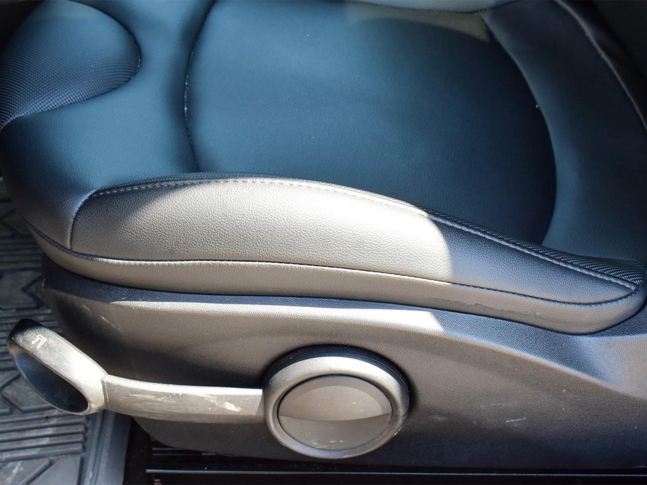 2013 MINI Hatch Cooper 2dr Photo