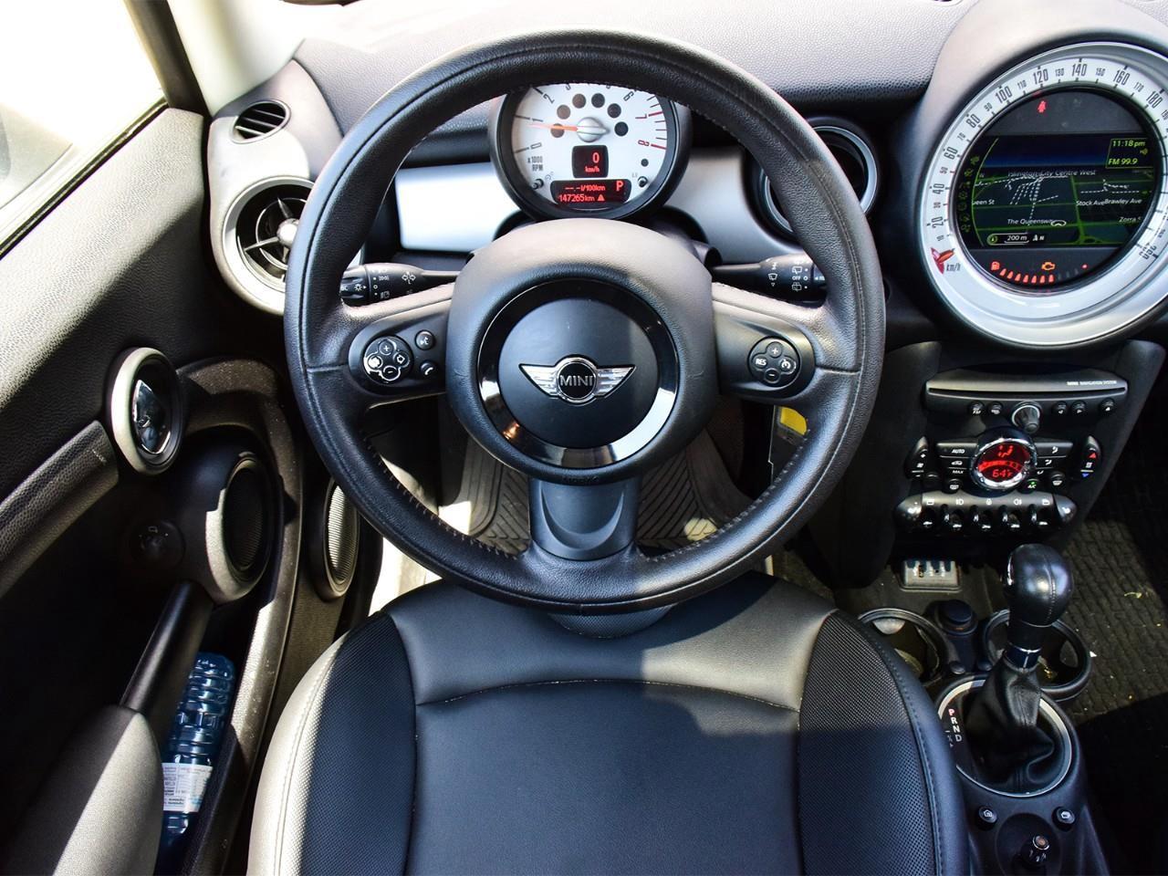 2013 MINI Hatch Cooper 2dr Photo