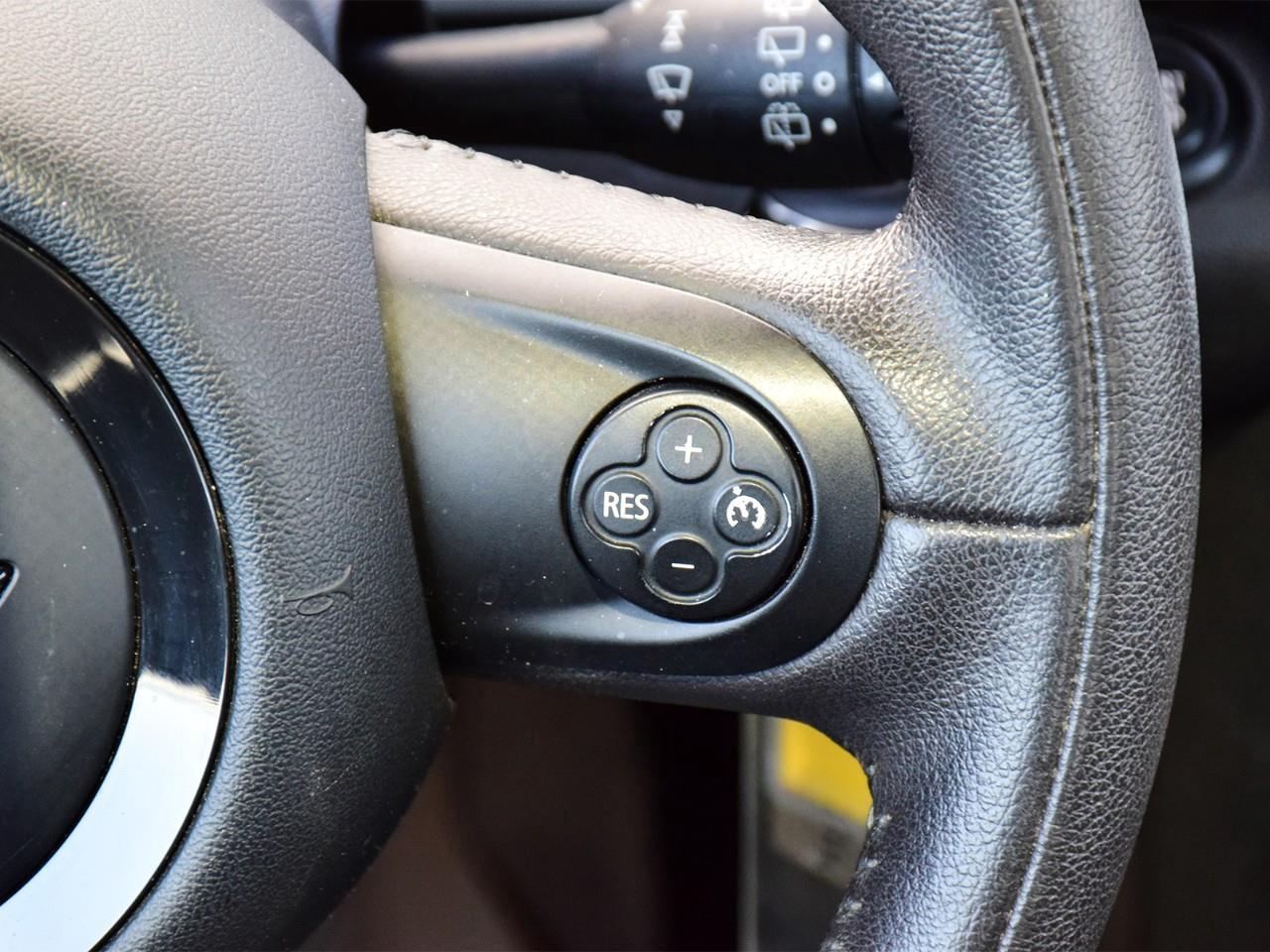 2013 MINI Hatch Cooper 2dr Photo