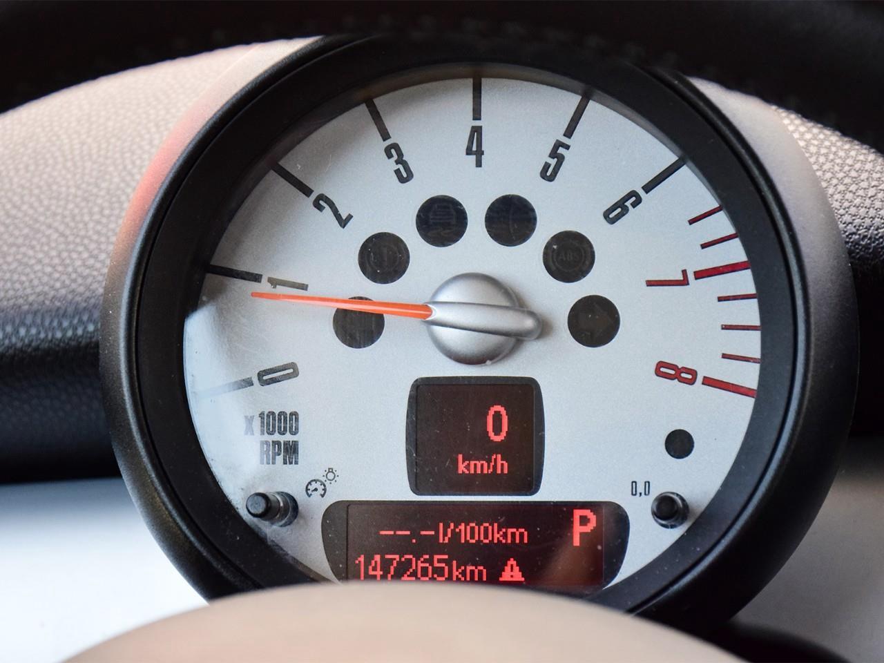 2013 MINI Hatch Cooper 2dr Photo