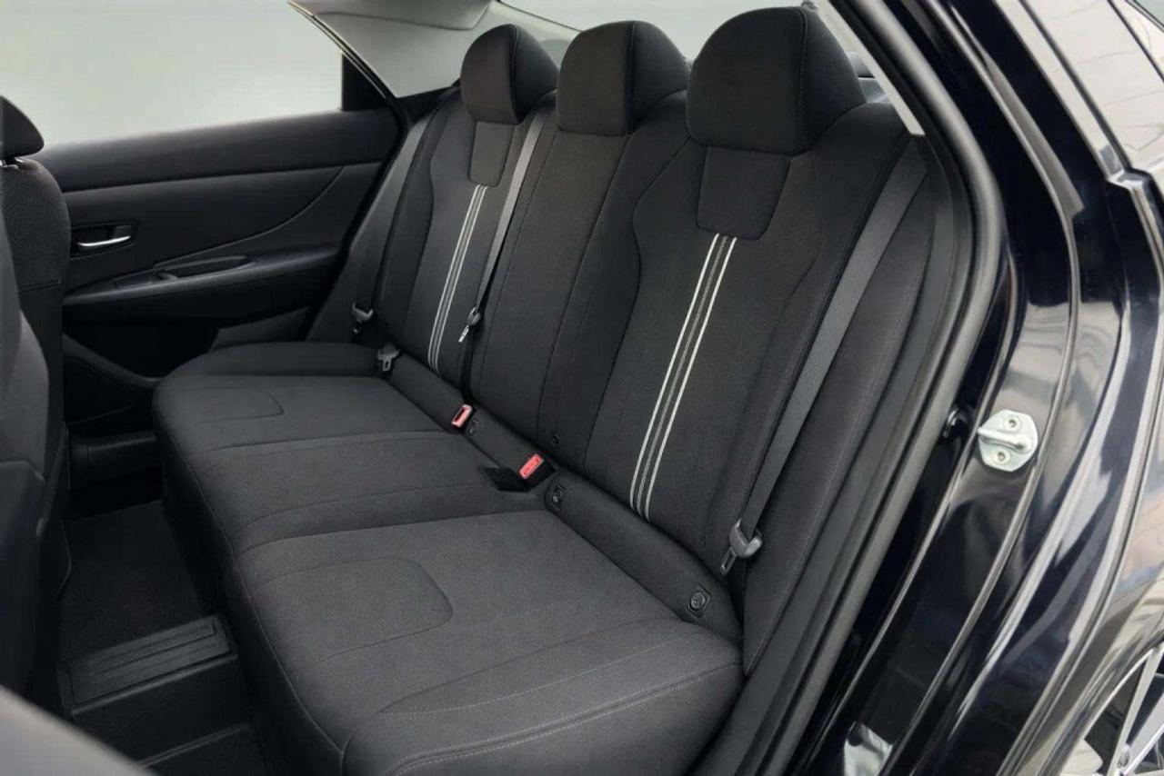 2022 Hyundai Elantra Hybrid Preferred Photo