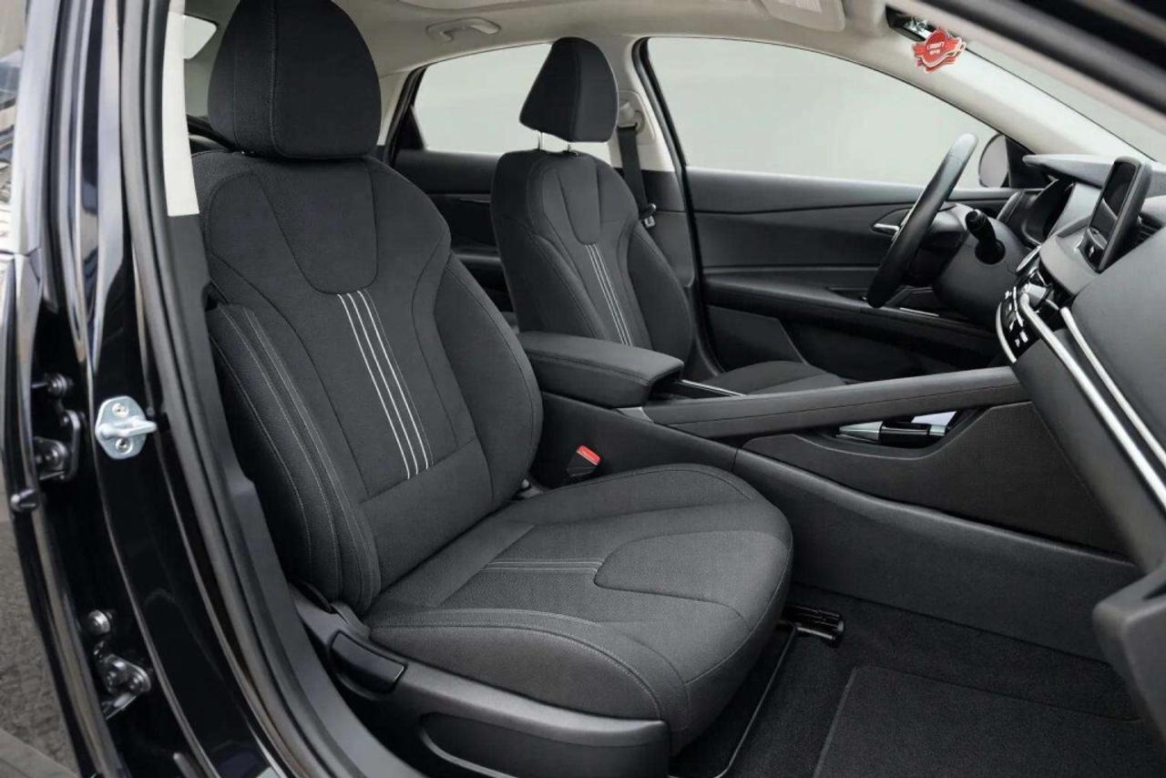 2022 Hyundai Elantra Hybrid Preferred Photo