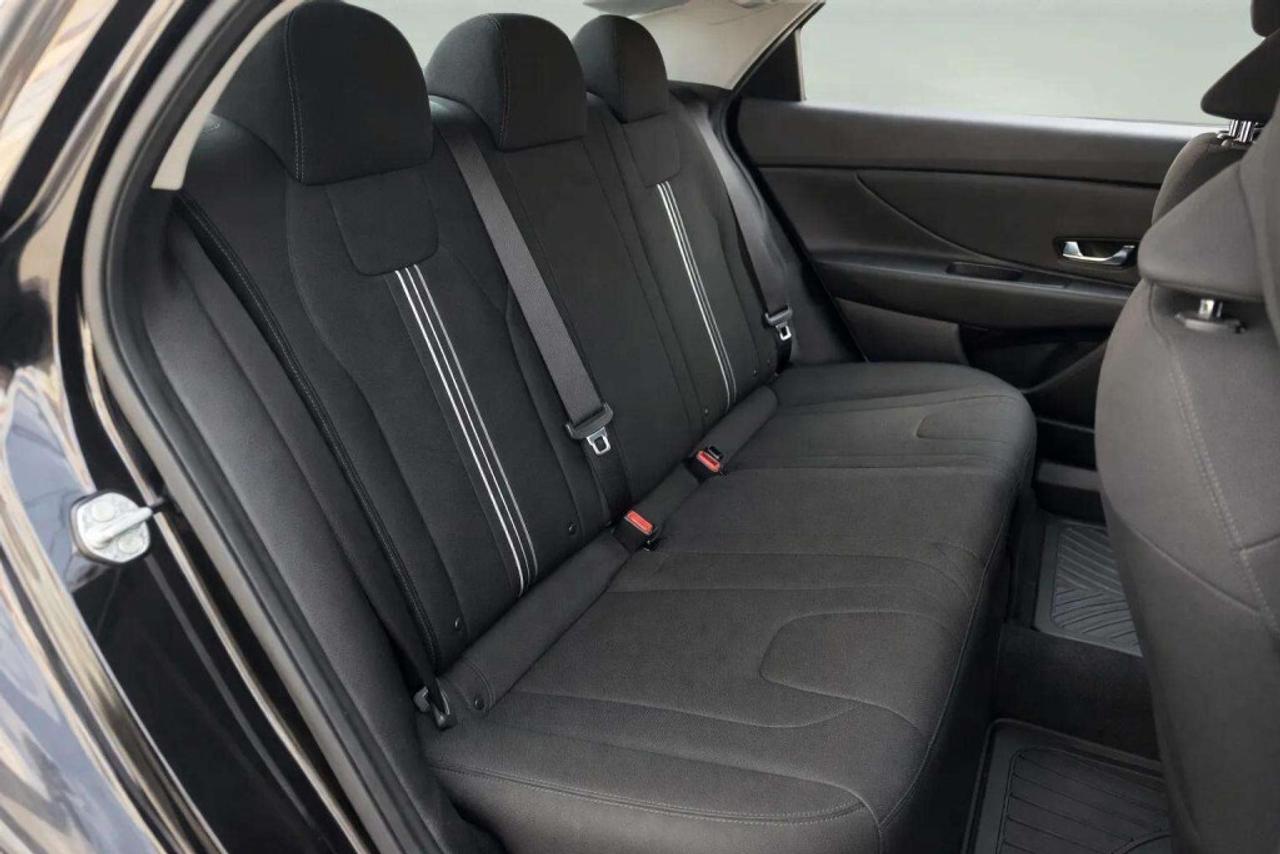 2022 Hyundai Elantra Hybrid Preferred Photo