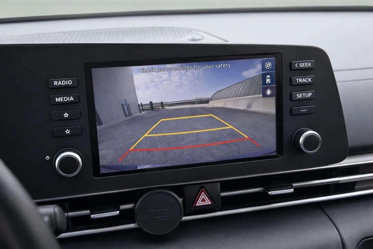 2022 Hyundai Elantra Hybrid Preferred Photo