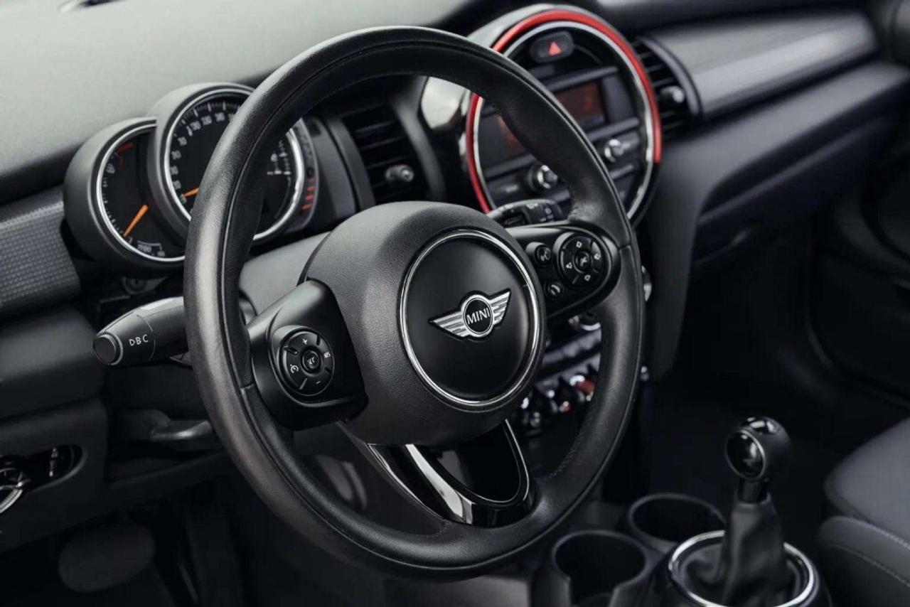 2015 MINI Cooper Hardtop 3 DOOR Photo
