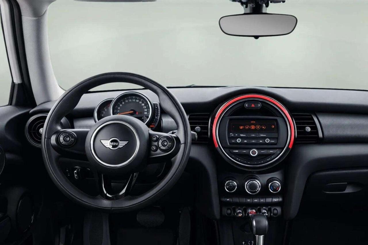 2015 MINI Cooper Hardtop 3 DOOR Photo