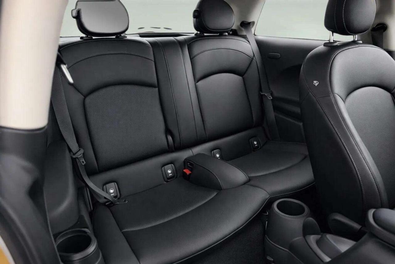 2015 MINI Cooper Hardtop 3 DOOR Photo